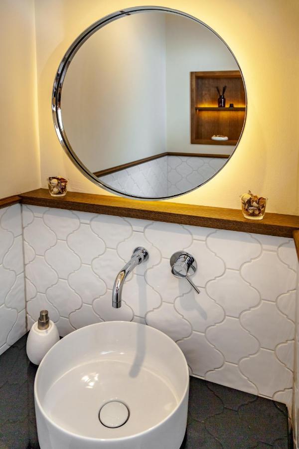 Eye Luxury Suites Hotel