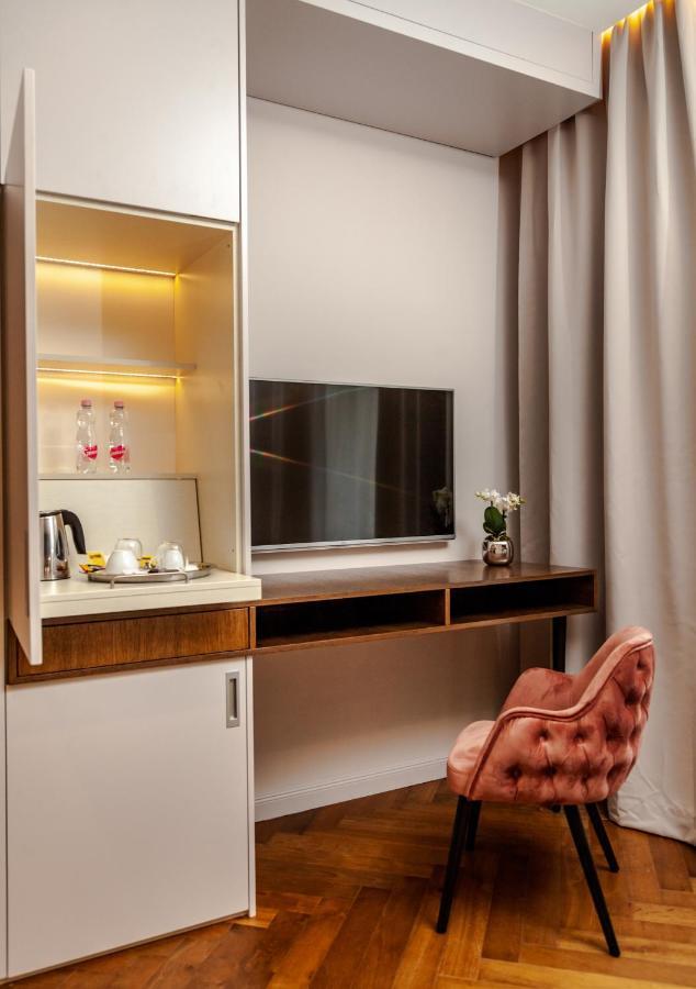 Eye Luxury Suites Hotel