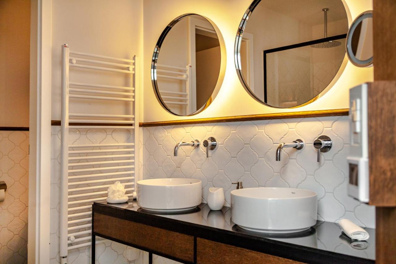 Eye Luxury Suites Hotel 3*