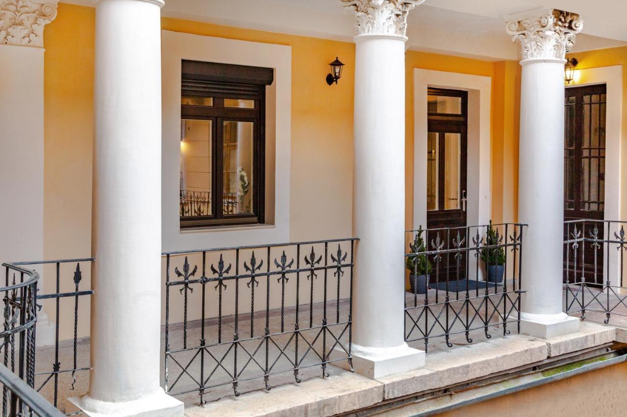 Eye Luxury Suites Hotel