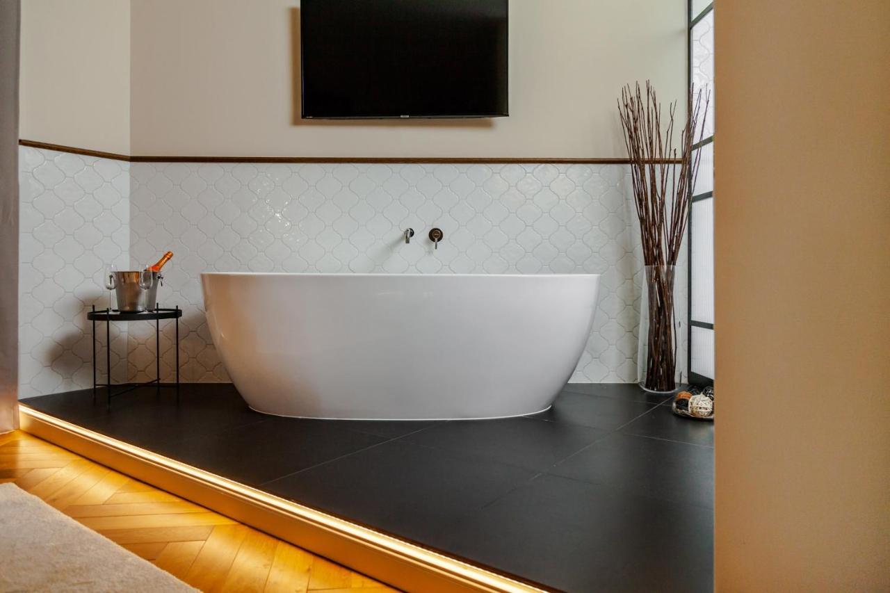 Eye Luxury Suites Hotel 3*